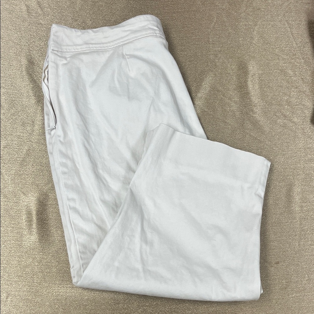 Chaus Beige Capris